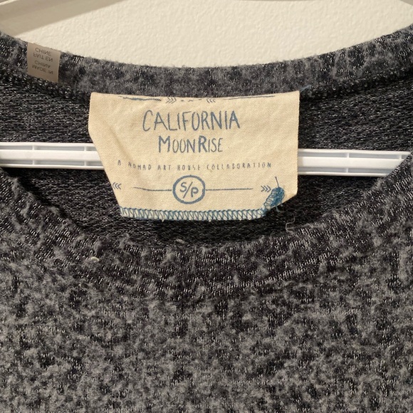 Long sleep shirt with slits in the side! Perfect for wearing with leggings. - Picture 3 of 4